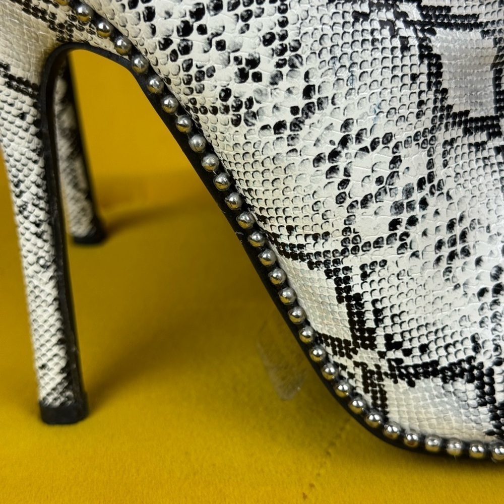 chase chloe SNAKEPRINT Studded Boots Size 6 - Picture 5 of 10